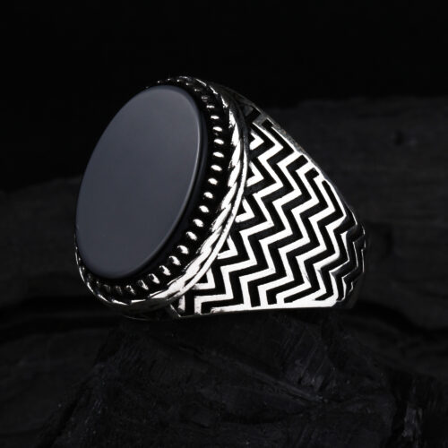 925-ayar-siyah-oniks-tasli-desenli-erkek-gumus-yuzuk-8