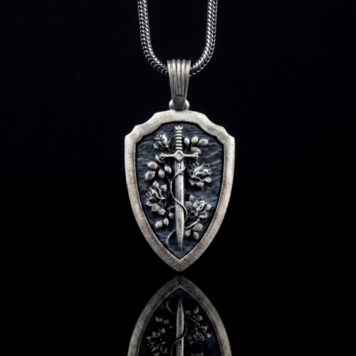kilic-ve-kalkan-motifli-925-ayar-gumus-kolye-1