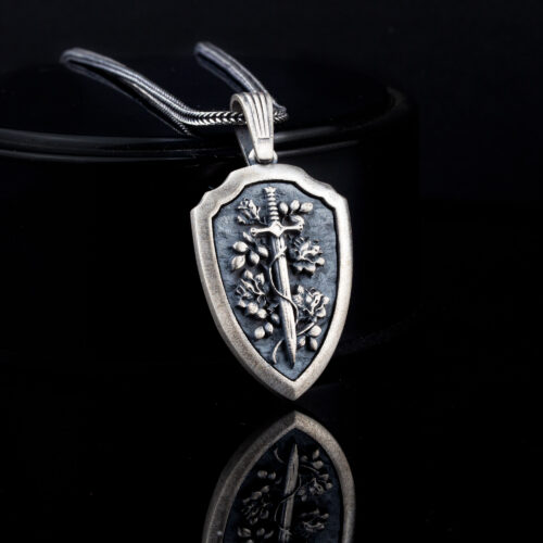kilic-ve-kalkan-motifli-925-ayar-gumus-kolye-2