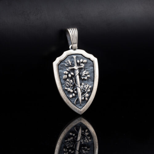 kilic-ve-kalkan-motifli-925-ayar-gumus-kolye-4